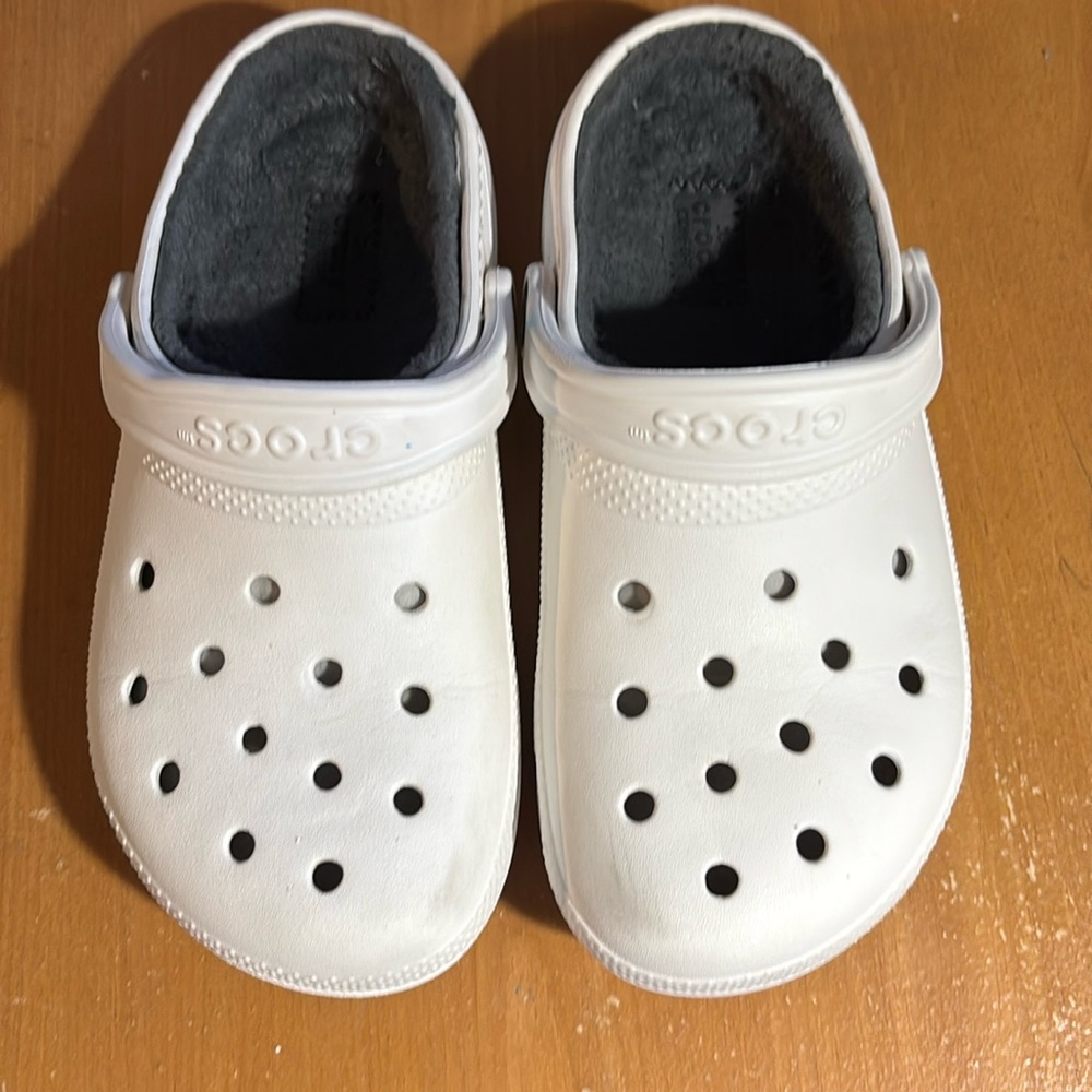 CROCS Clogs White gray lined W7/ M5~Pics are the description~Great condition